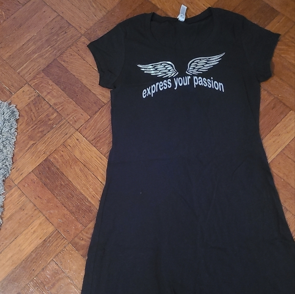 Express your passion black tee shirt dress sz med